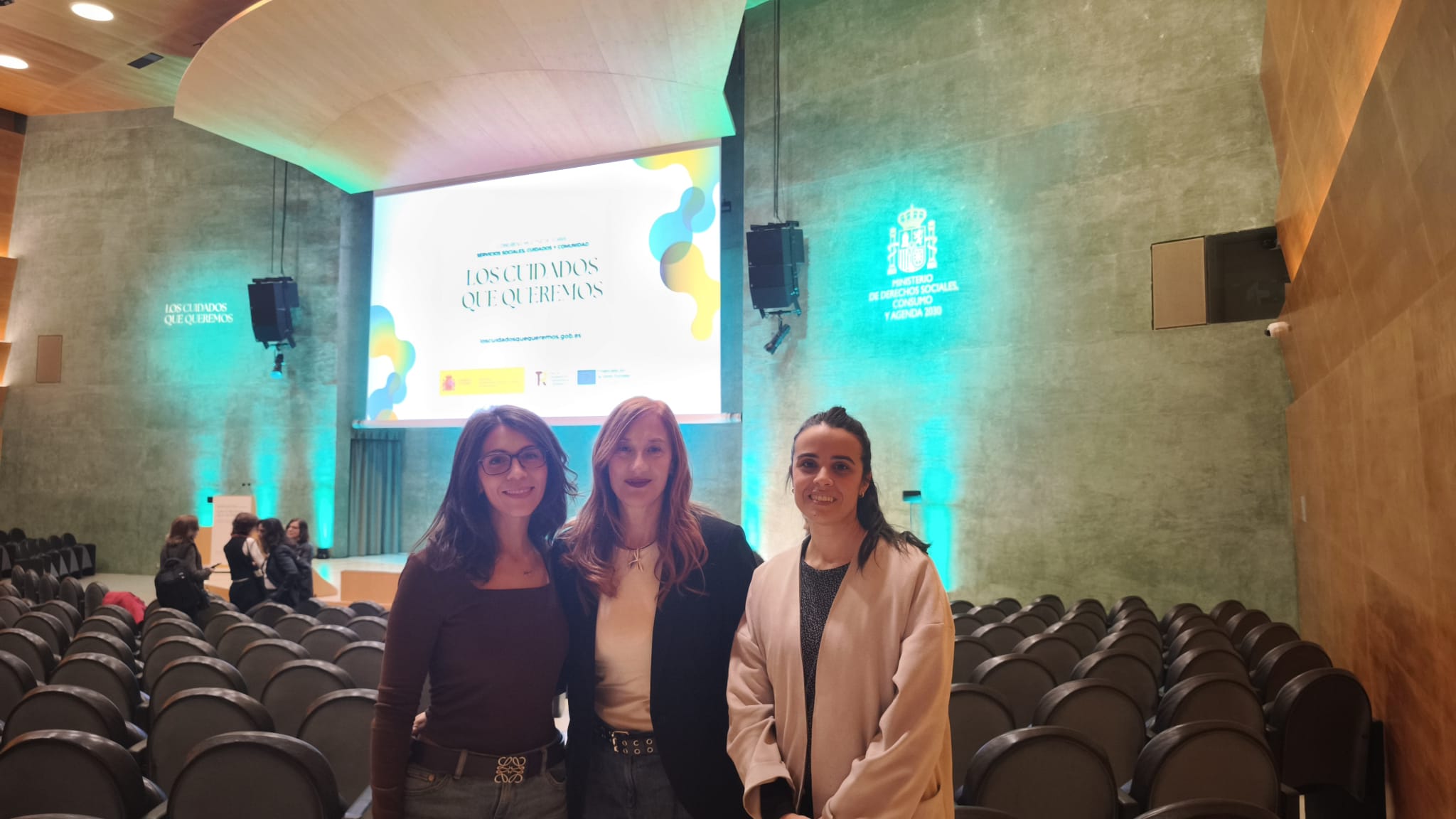 Las profesionales del CREA en el I Congreso Multisede sobre Servicios Sociales, Cuidados y Comunidad.