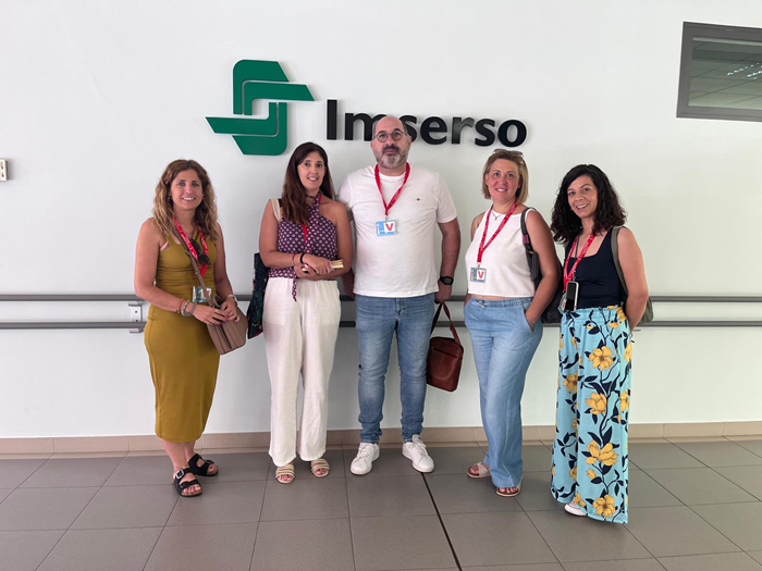El equipo de profesionales de Santa Casa da Misericórdia de Campo Maior durante su visiata al CREA.