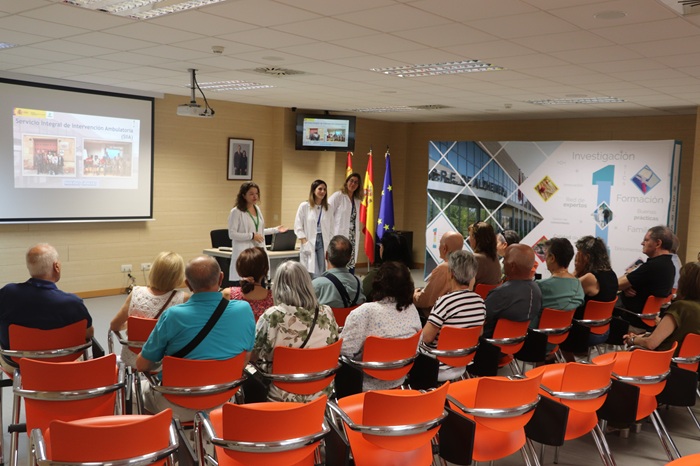 Profesionales del CREA durante la clausuara del programa.