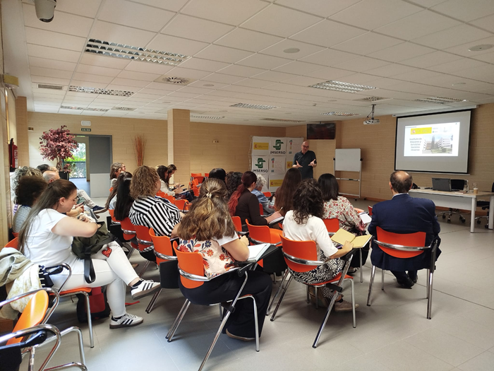 Enrique Pérez, responsable del Área de Técnica del CREA, durante la sesión formativa a los miembros de Down España.
